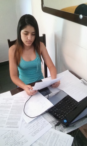 A estudante Karen Olinto, autora principal do artigo